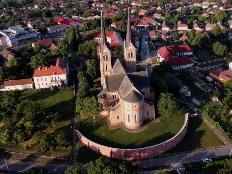 Embedded thumbnail for Bercsényi rk. kollégium - átalakítás, bővítés; támfal megerősítés a templomkertben